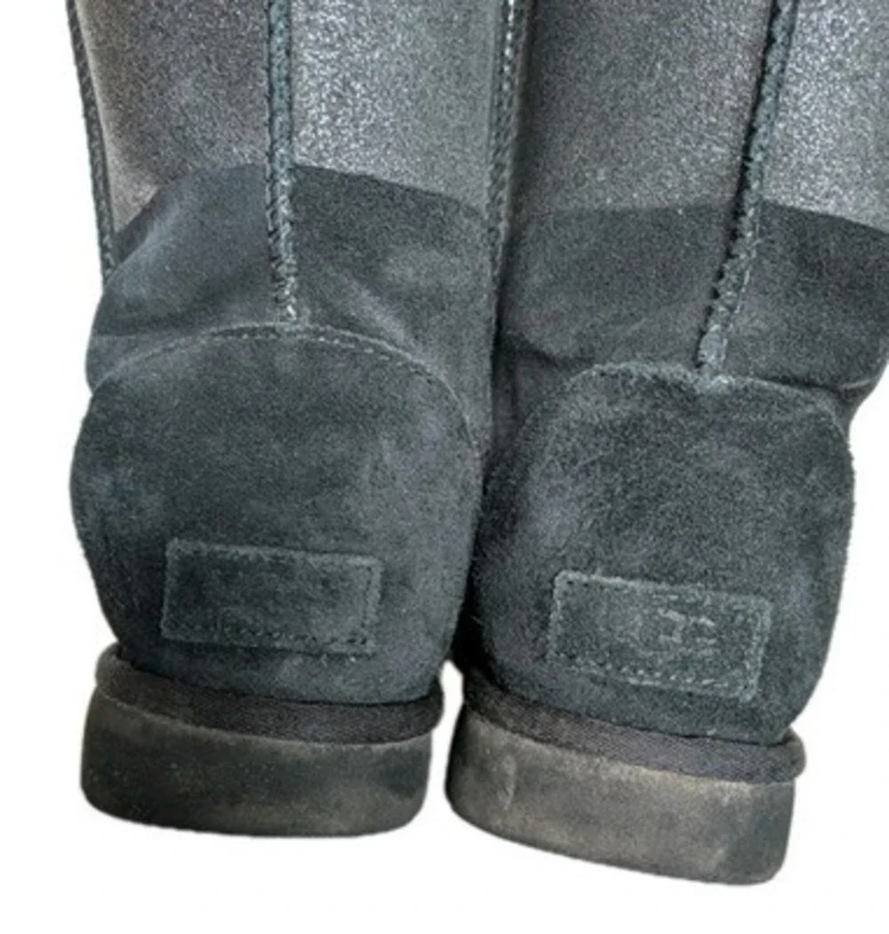 UGG Classic Short Sparkle Graphic Logo Black Suede Fur Boots Size 9 S/N Womens